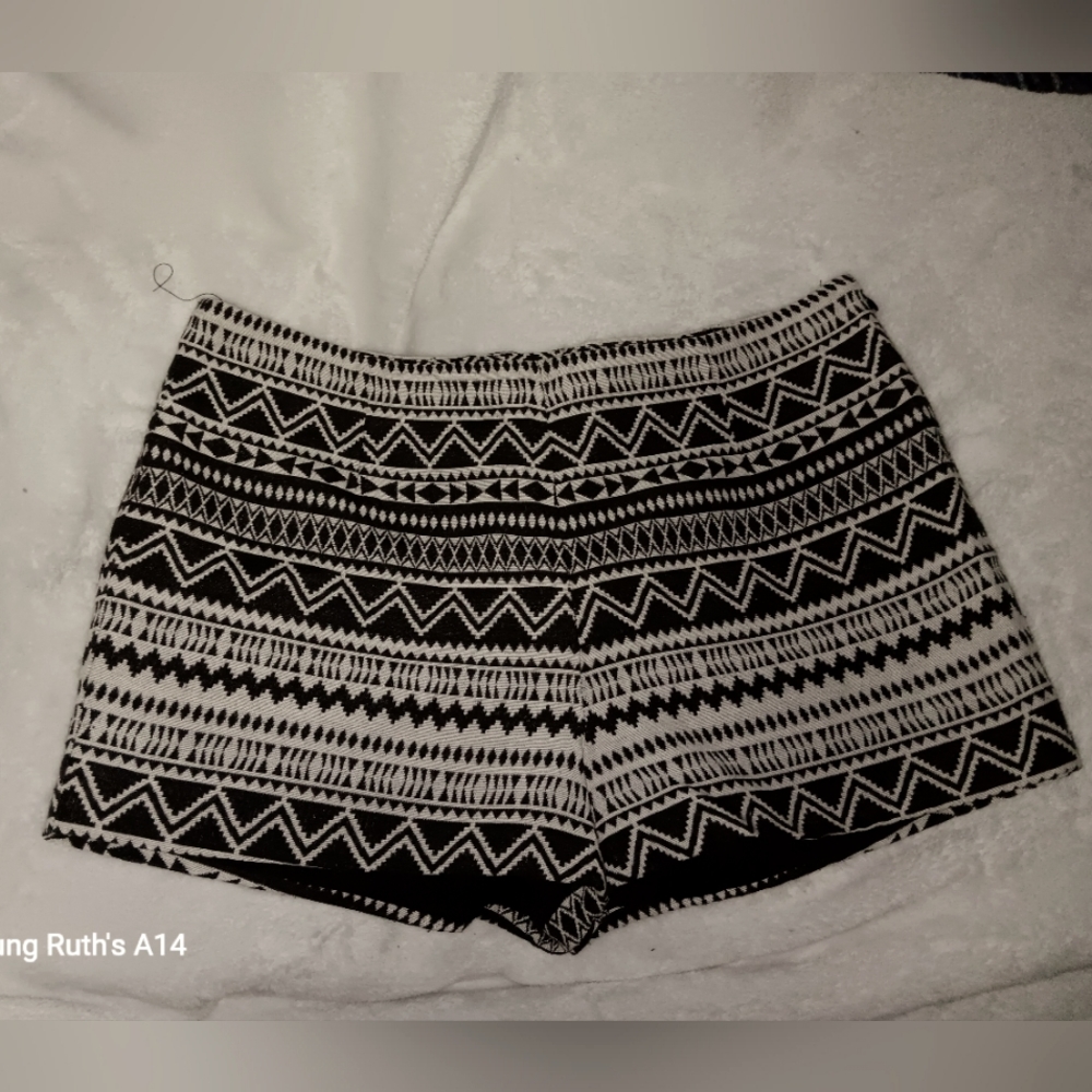Forever 21, Black & White Shorts, Size M